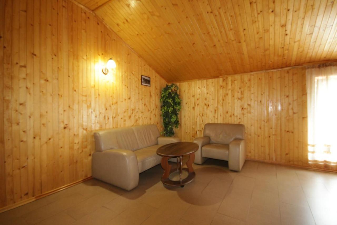 Гірка Hotel Skole Ngoại thất bức ảnh