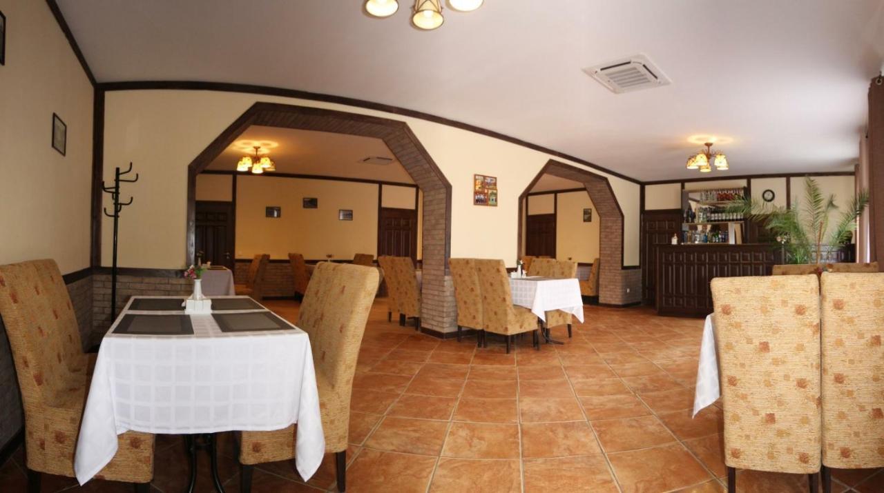 Гірка Hotel Skole Ngoại thất bức ảnh