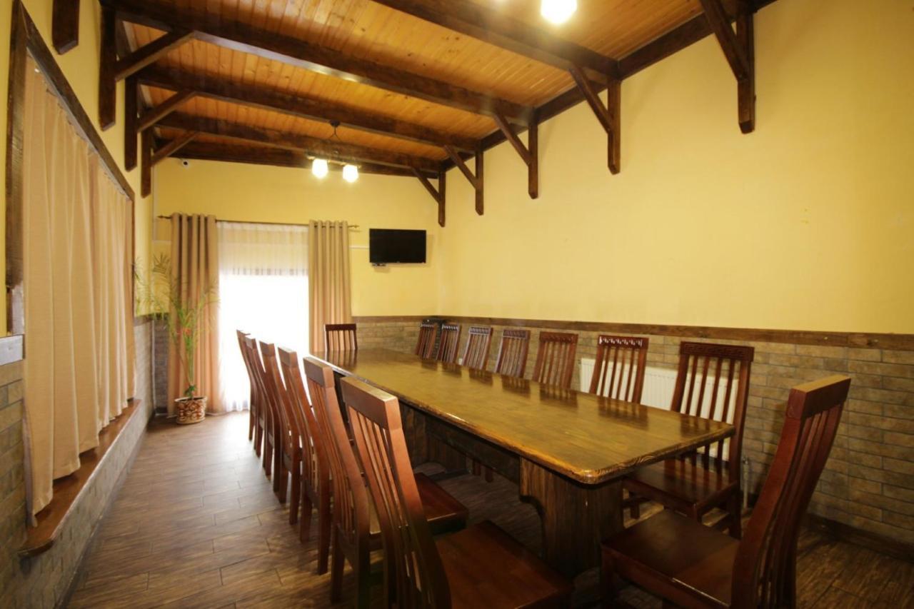 Гірка Hotel Skole Ngoại thất bức ảnh
