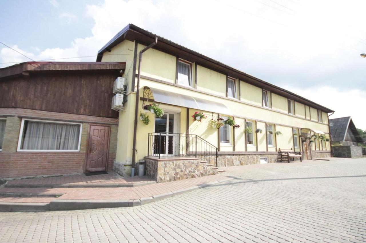 Гірка Hotel Skole Ngoại thất bức ảnh