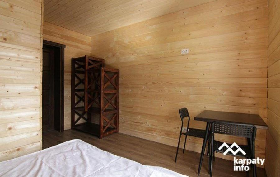 Гірка Hotel Skole Ngoại thất bức ảnh