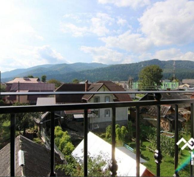 Гірка Hotel Skole Ngoại thất bức ảnh