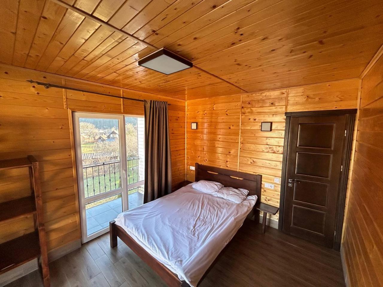 Гірка Hotel Skole Ngoại thất bức ảnh