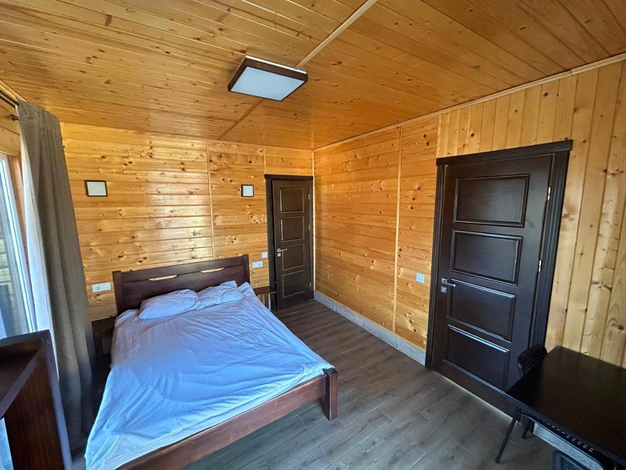Гірка Hotel Skole Ngoại thất bức ảnh