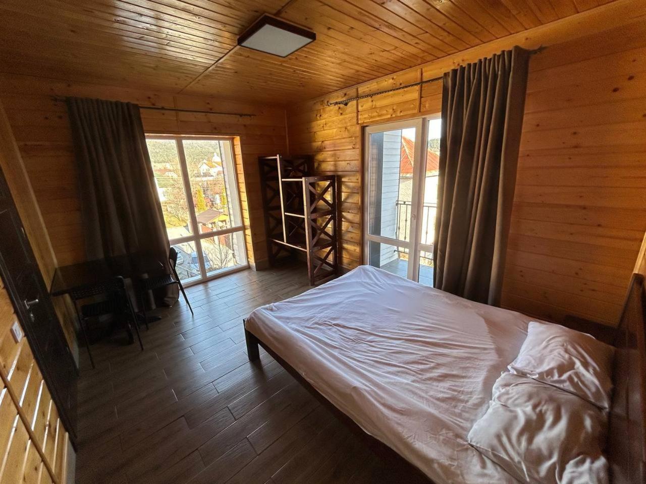 Гірка Hotel Skole Ngoại thất bức ảnh